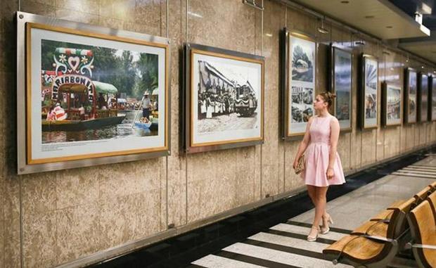 Exponen fotografías del transporte de CDMX en Metro de Moscú