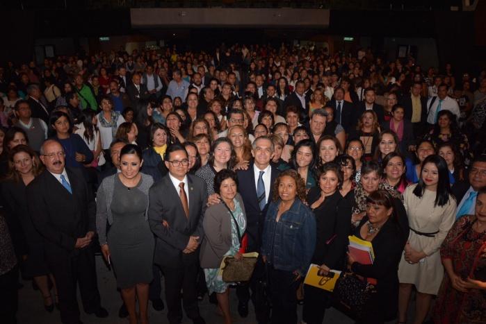 Capacitar a maestros genera un beneficio real y tangible, afirma Jefe de Gobierno