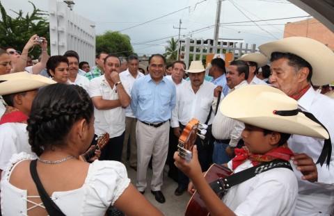 Trabajamos sin banderas ni colores políticos para mejorar Guerrero: Héctor Astudillo