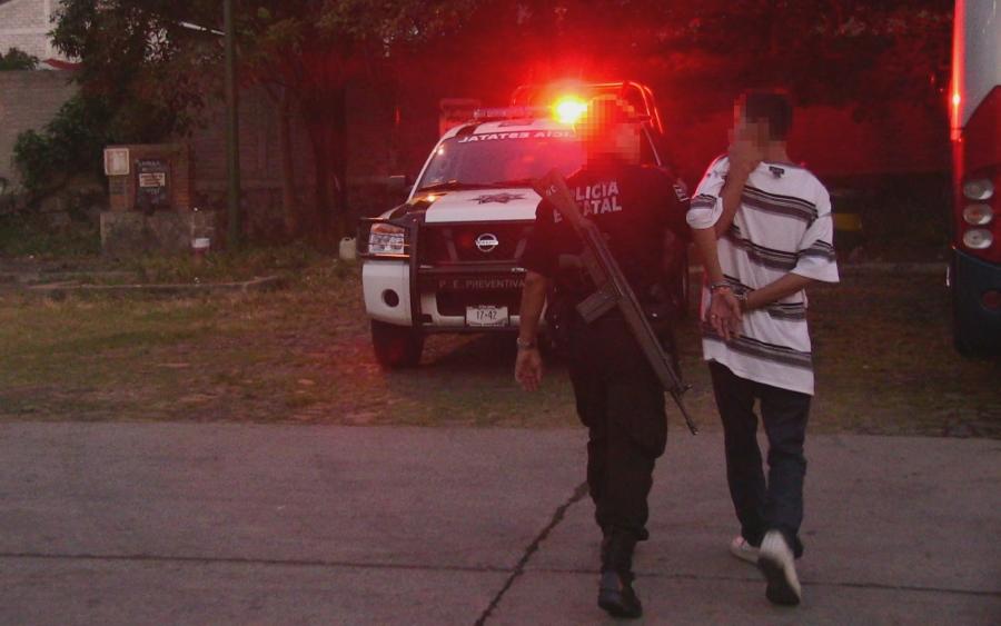 Detiene SSP a persona por robo a interior de vehículo en Colima
