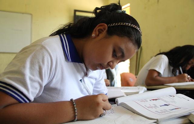Prospera apoya a niñas, niños y jóvenes con becas para su educación