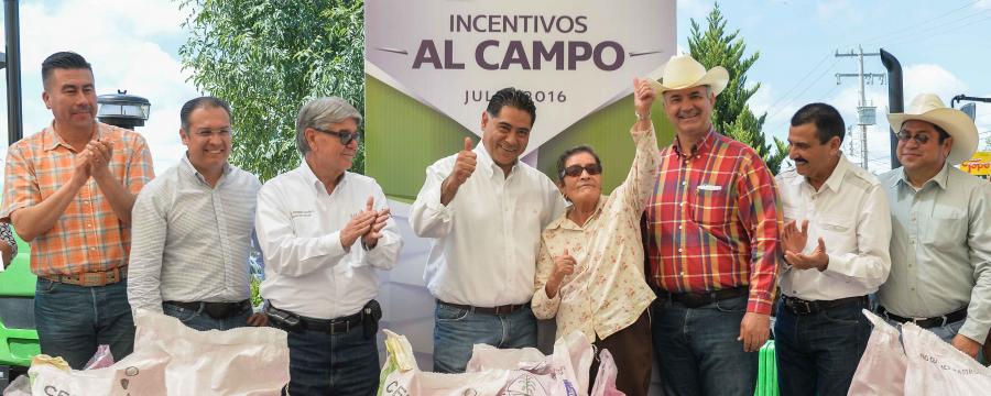 Destacan tractores y semilla