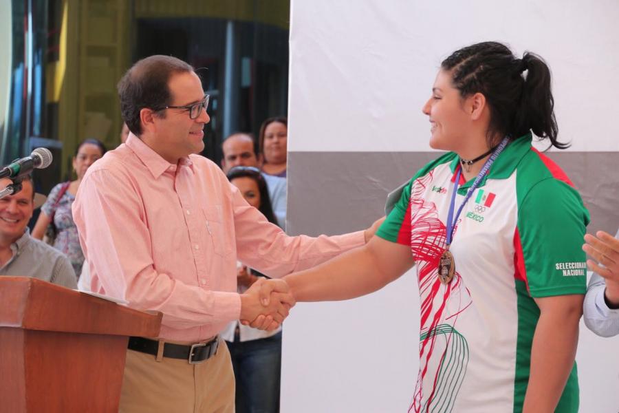 Felicita Nacho a ganadora de oro en Argentina