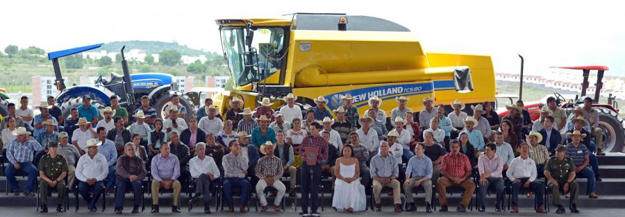 Entrega de equipamiento para el campo e incentivos de maíz y frijol en Michoacán