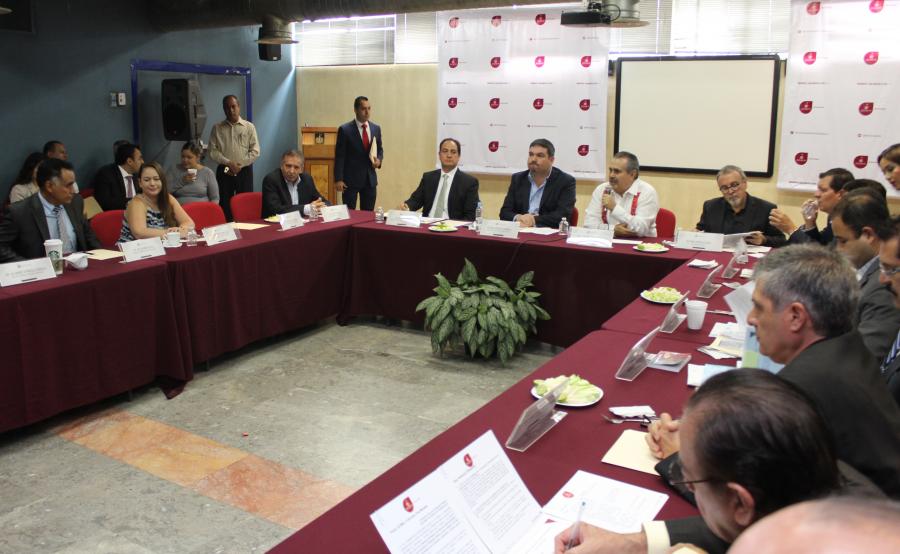Sesiona Comisión de Movilidad del Congreso del Estado en la SEMOV