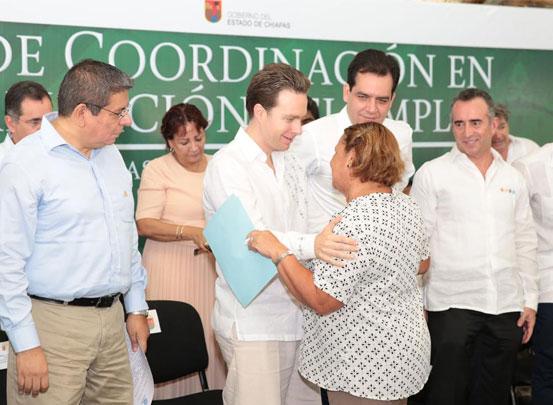 Sella Velasco pacto con cámaras empresariales y sindicatos