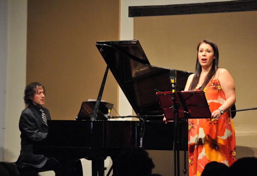 La soprano Eugenia Garza y el pianista Carlos Alberto Pecero ofrecieron recital en la Fonoteca Nacional
