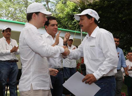 Invierte Velasco 40 mdp en capacitación para productores del campo