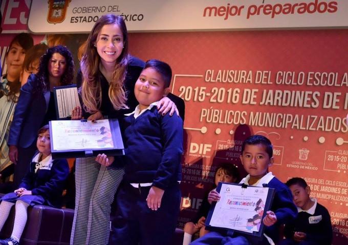 Reconocimientos a egresados de Jardines de Niños Públicos Municipalizados