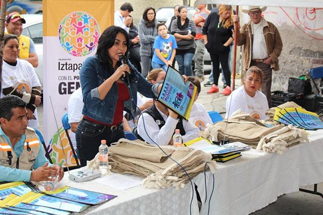 COMENZÓ DIONE ANGUIANO ENTREGA DE COSTALES PARA PROTEGER VIVIENDAS DE INUNDACIONES