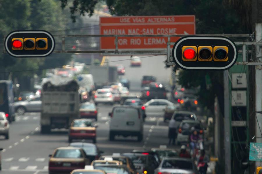 Necesario adecuar sincronización de semáforos en la CDMX para disminuir contaminación y estrés por tráfico