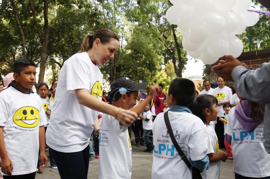ENCABEZA MGF EL PRIMER FESTEJO DEL DÍA NACIONAL DEL LABIO Y PALADAR HENDIDO