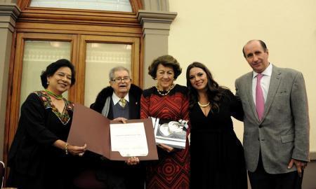 RECONOCEN A VIRGINIA ARMELLA POR SU LABOR EN LA INVESTIGACIÃ“N DEL ARTE VIRREINAL MEXICANO