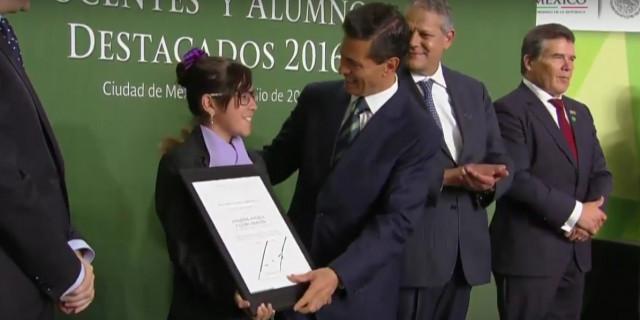 Estudiante chihuahuense conoce al Presidente de la República