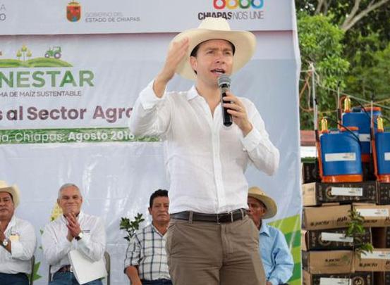 En tiempo y forma, Velasco entrega apoyos a productores de Salto de Agua