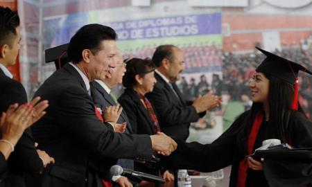 Egresan 527 profesionistas del TecnolÃ³gico de Estudios Superior de Ecatepec
