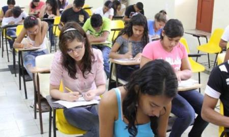 Entregan becas para hijos de trabajadores en el EdomÃ©x