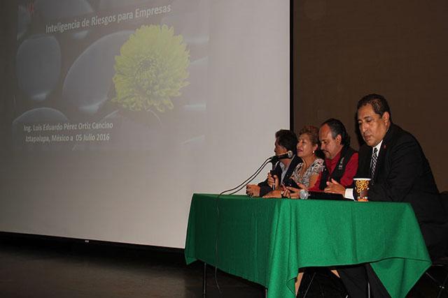 DELEGACIÓN IZTAPALAPA Y CANACO IMPARTEN TALLER SOBRE a€œINTELIGENCIA DE RIESGOS PARA TU NEGOCIOa€