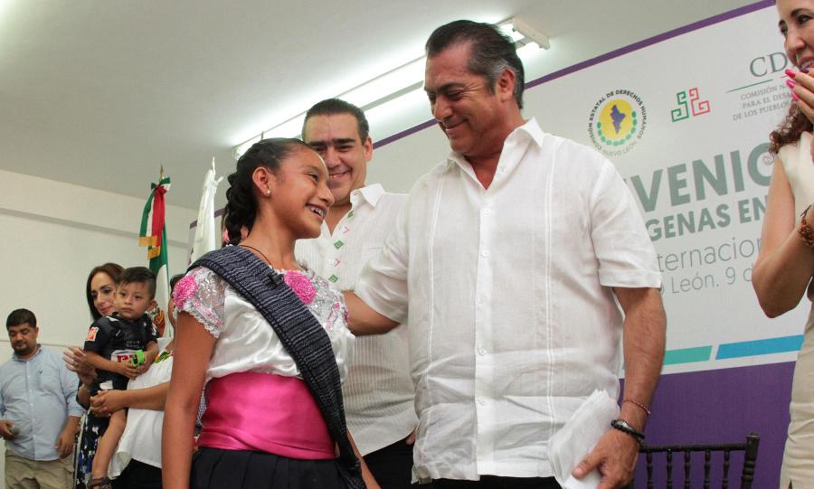 Llama niña indígena a combatir la apatía ciudadana