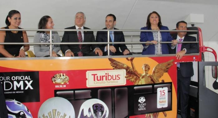 Dan banderazo de salida a ruta de Turibus Conmemorativa del Centenario de la Constitución