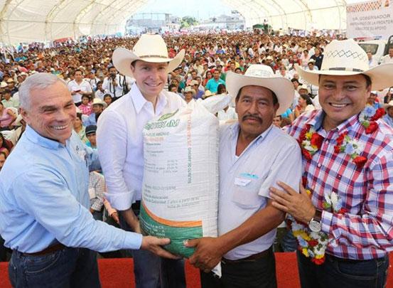 Apoya Velasco a 15 mil maiceros de la Sierra