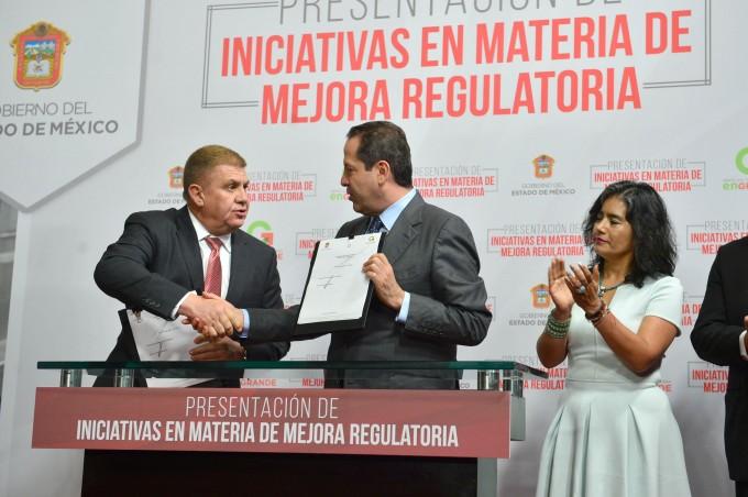 Envían iniciativas para facilitar apertura de negocios y sancionar actos de corrupción