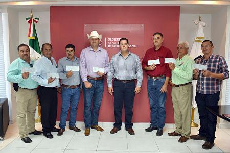 Entrega SEDESSON recursos para empleo temporal