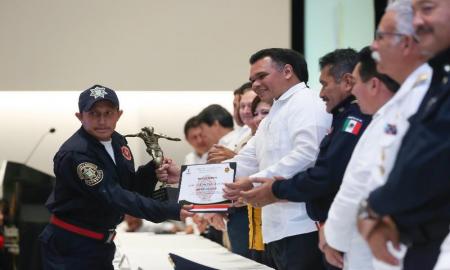 Entrega de reconocimientos y estÃ­mulos por el DÃ­a Internacional del Bombero