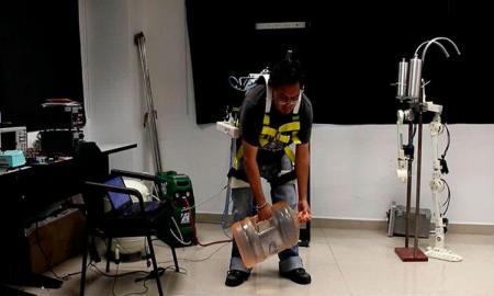 Crean en Cinvestav exoesqueletos para levantar objetos pesados
