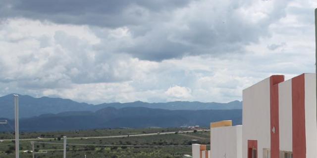 Entregan 300 viviendas a familias de Parral