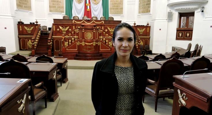 Pide Dunia Ludlow a INVI evolucionar e impulsar viviendas sustentables