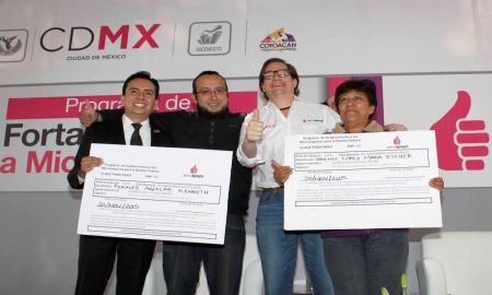 Entregan apoyos econÃ³micos a microempresarios de 8 delegaciones
