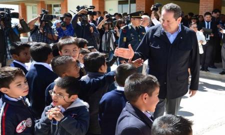 ApoyarÃ¡n con 15 mil becas a alumnos de tercero de secundaria de escasos recursos