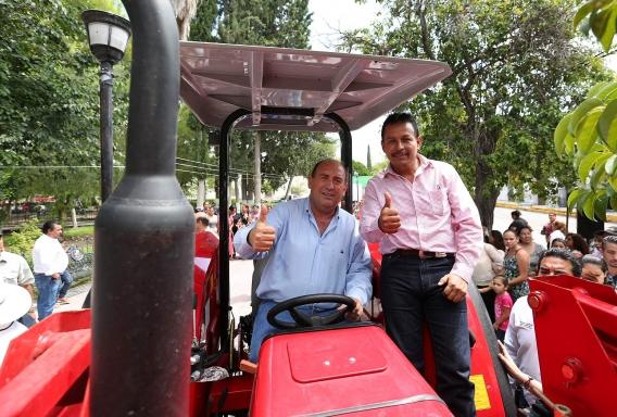 Entrega Gobernador Rubén Moreira 616 tractores