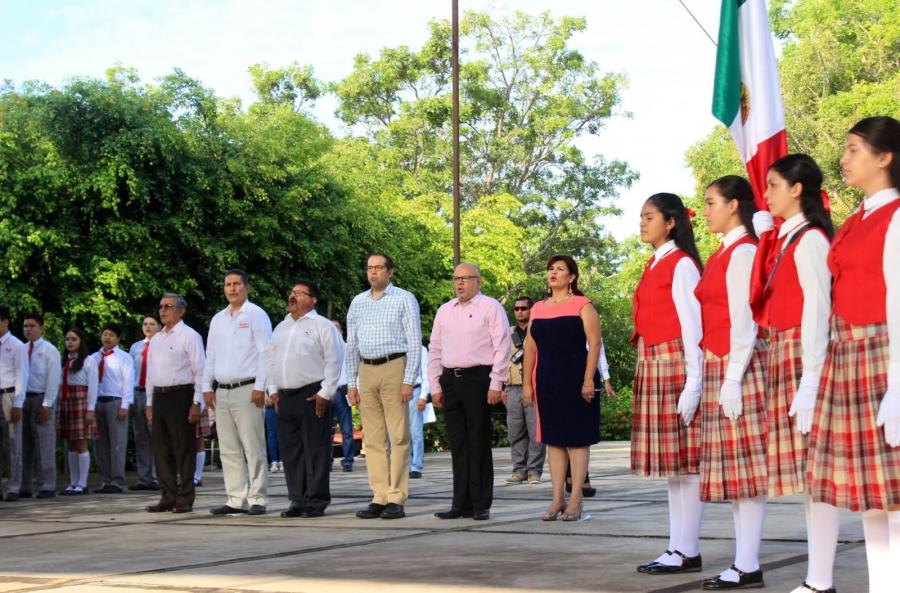 Reafirma Nacho compromiso con educación para engrandecer Colima