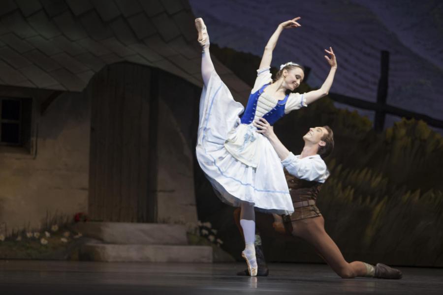 Obras clásicas y ballet folklórico conforman la oferta del Sistema de Teatros para el mes patrio