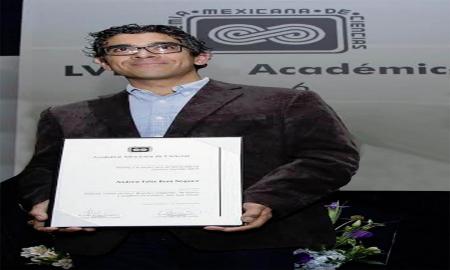 PREMIAN A UNIVERSITARIO POR TESIS SOBRE CONFLICTO EN WIRIKUTA