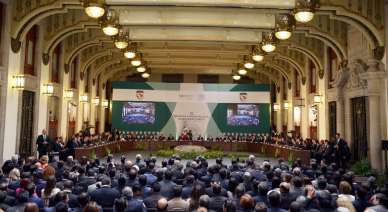 Asiste Carlos Mendoza a la sesión del Consejo Nacional de Seguridad Pública