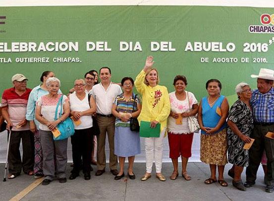 Celebra Leticia Coello de Velasco Día Nacional del Abuelo