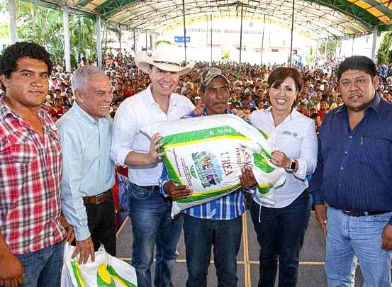 Entregan Velasco y Rosario Robles 5.5 mdp en apoyo a productores de Las Margaritas