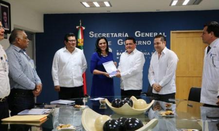 Recibe Gobierno del Estado pliego petitorio 2016-2017 del SN de Trabajadores de la Salud en BCS