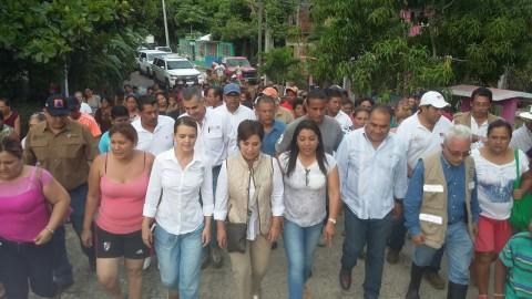 Recorren Héctor Astudillo y Rosario Robles comunidades afectadas por las lluvias en San Jerónimo