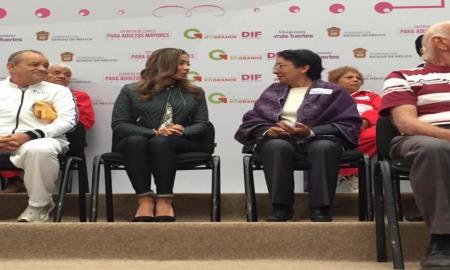 Entregan lentes, bastones y aparatos auditivos a 2 mil abuelitos mexiquenses