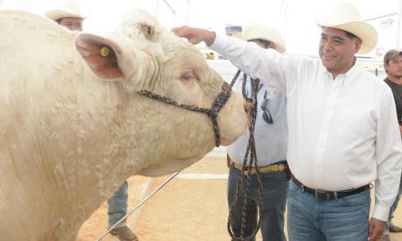 Reconoce Gobernador trabajo de ganaderos