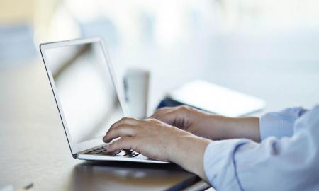 SE SUMA AL ANALFABETISMO LA BRECHA DIGITAL