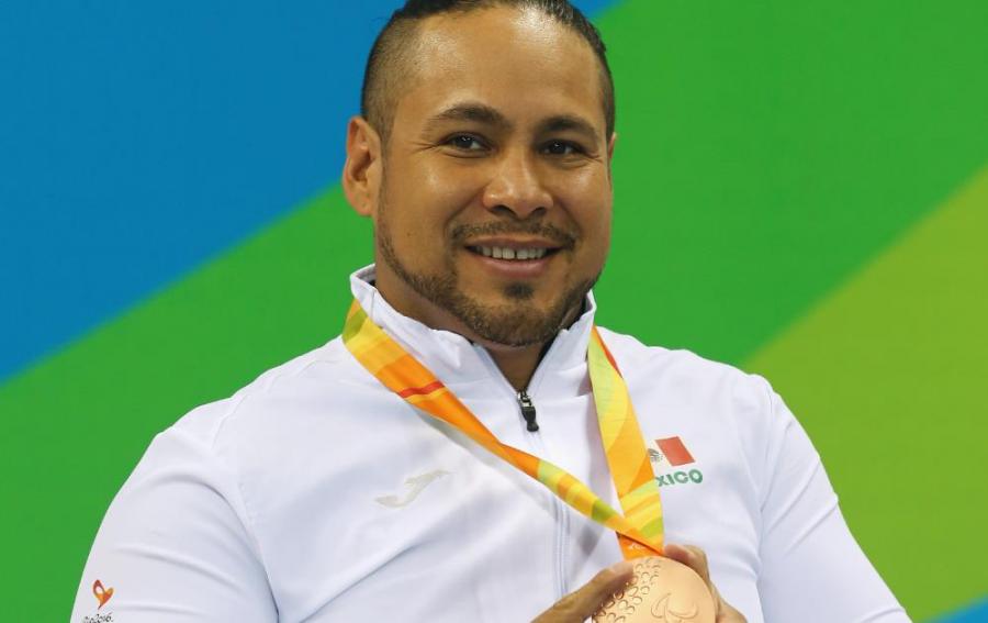 Gana nadador Pedro Rangel medalla de bronce