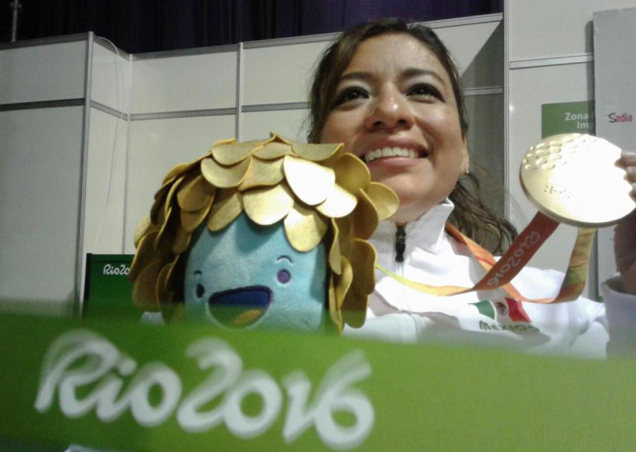 Obtiene Amalia Pérez medalla de oro en powerlifting y record mundial en Río 2016