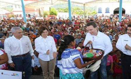 Entregan apoyos para reactivar e incrementar la producciÃ³n de maÃ­z en Venustiano Carranza