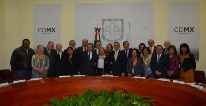 Entrega Jefe de Gobierno reconocimiento a Grupo Redactor del Proyecto de Constitución de la CDMX