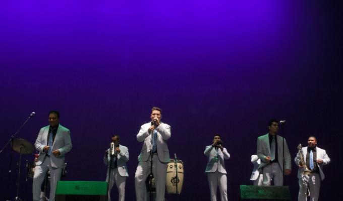 El Teatro de la Ciudad se convierte en escenario de la primera gran fiesta tropical bailable